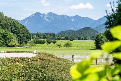 Traumgrundstück und Weitblick: 
Reizendes Einfamilienhaus im Chiemgau