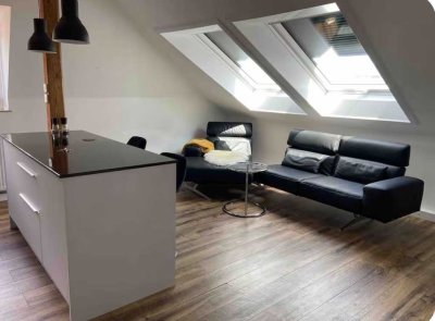 Kernsanierte und lichtdurchflutete DG Wohnung - sofort bezugsfertig