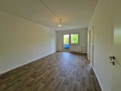 Ab 15.07.2025***Frisch renovierte 2-Zimmer-Wohnung mit Balkon und Duschbad!