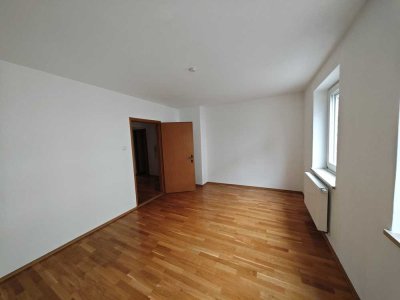 Zwei Zimmer im 1. OG ab sofort