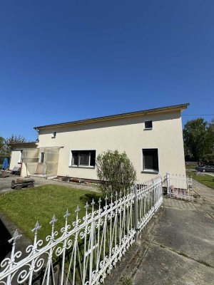 Sanierungsbedürftiges Einfamilienhaus zu verkaufen