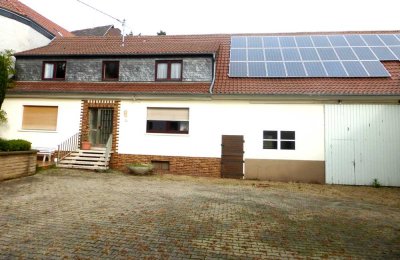 Leben und Arbeiten auf dem Lande! Gepflegter Bauernhof mit großflächigem Grundstück und PV Anlage!