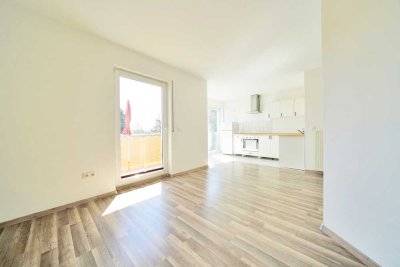 Attraktive 1-RW mit schönem Süd-Balkon* moderne EBK* Bad mit Dusche* PKW-Garage* grüne & ruhige Lage