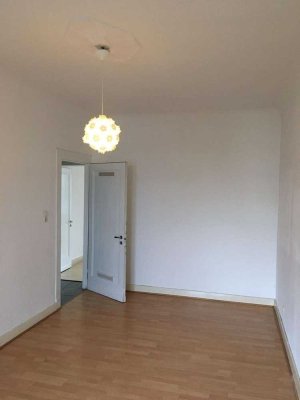 Altbauwohnung mit Balkon und Ausbaureserve im Spitzboden