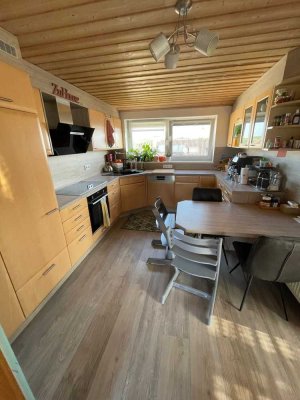 Ansprechende 4,5-Zimmer-DG-Wohnung mit gehobener Innenausstattung mit Einbauküche in Nordheim