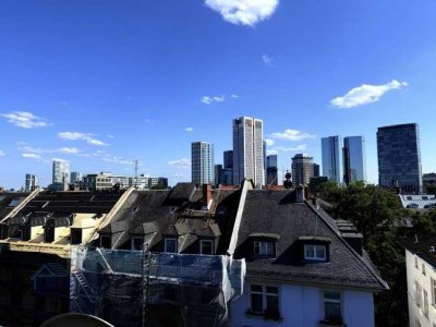 PENTHOUSE im WESTEND: 2 Zimmer mit Balkon und Skyline Blick