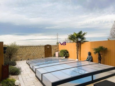 Spitzenpreis- KOFFER PACKEN UND EINZIEHEN-Traumhaftes Eckreihenhaus mit Swimmingpool, Sommergarten und KFZ Stellplatz!