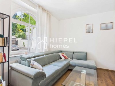 Sofort bezugsfreie, charmante 2-Zimmer-Altbauwohnung mit großer Terrasse