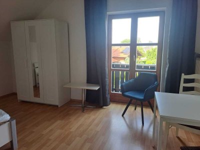 Stilvolle, sanierte 1-Raum-DG-Wohnung mit Balkon und EBK in Höhenkirchen-Siegertsbrunn