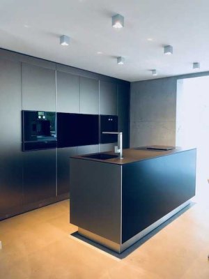 CYRIL HEYNE REAL ESTATE präsentiert : Exklusives Apartment im Industrie Design mit 400qm Garten