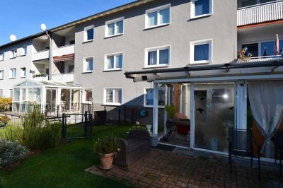 6-Familienhaus auf großem Grundstück mit Garagen und Stellplätzen