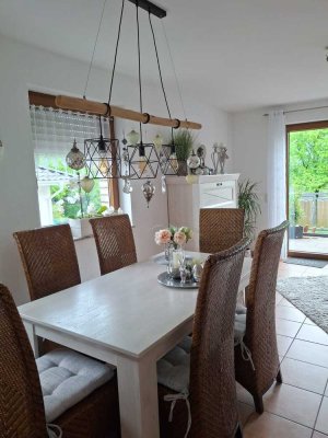 Doppelhaushälfte mit Garten und Carport im Herzen von Much