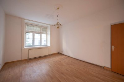 ++NEU++ 3-Zimmer ALTBAUWOHNUNG (sanierungsbedürftig) in ruhiger Lage!