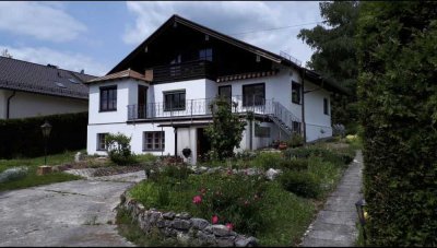 Ruhige und helle 2-Zimmer-Dachgeschosswohnung mit Panoramablick in Berg-Aufkirchen
