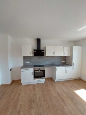 Helle 150 m² Wohnung mit EBK, Badmöbel, Balkon, Garten ERSTBEZUG