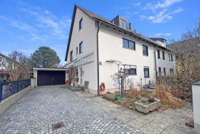 Großzügiges Zweifamilienhaus in guter Lage! Ideal zur Eigennutzung und/oder als Kapitalanlage!