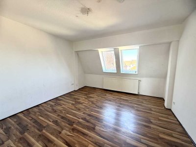 Große Dachgeschoss Wohnung mit schönem Ausblick!