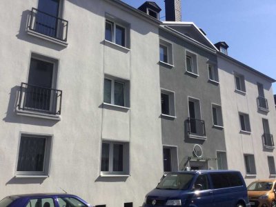 Komm nach Broich: 2 Zimmer mit großer Küche und Balkon; Die Wohnung ist sofort verfügbar!!