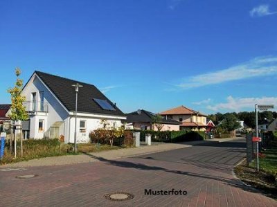 Großzügiges Einfamilienhaus in Hanglage mit Wintergarten