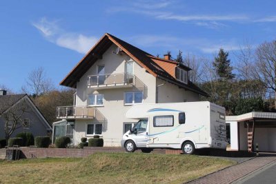 Freistehendes Zweifamilienhaus mit nebenliegendem Baugrundstück in Ebg.-Simmersbach zu verkaufen!