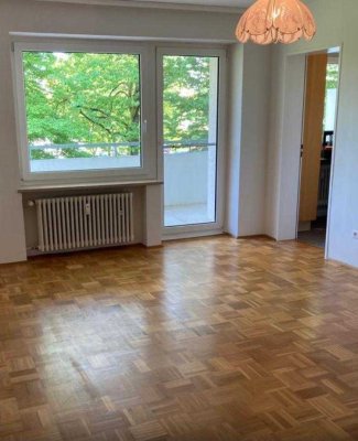 Gepflegte 2-Zimmer-Wohnung mit Balkon und EBK in Germering