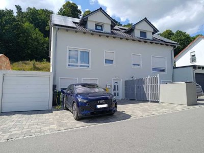Energieeffiziente Neubau DHH mit ELW, Solaranlage und Speicher