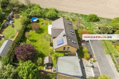 IMMOBERLIN.DE - Toplage am Feld! Großzügiges Einfamilienhaus mit Südgarten