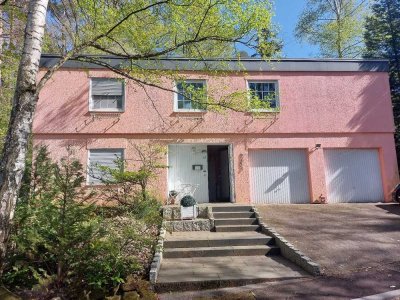 Reserviert!Pink Dream! Freistehendes Einfamilienhaus in Waldrandlage mit traumhaftem Garten und Terr