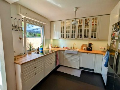 Attraktive Doppelhaushälfte mit vier Zimmern und Einbauküche in Pulheim-Sinnersdorf