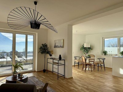 3-Zimmer-Wohnung mit Terrasse und grandiosem Blick über den See und zum Traunstein! UNMÖBLIERT, ERSTBEZUG &amp; PROVISIONSFREI!
