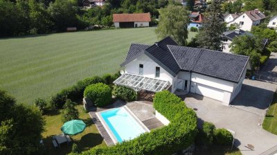 Exklusive Wohnimmobilie mit hochwertiger Haustechnik, Pool und nachhaltigem Energiekonzept