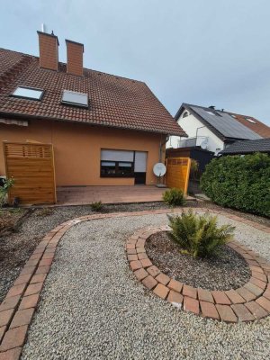 Großzügige gepflegte Doppelhaushälfte mit Garage in ruhiger Wohnlage - provisionsfrei!