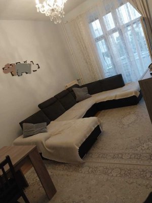Altbau - Helle 2 Zimmerwohnung im Vorderhaus mit Balkon