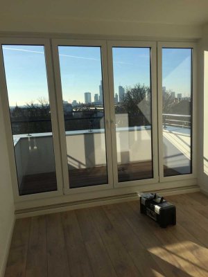 Wunderschöne DG Wohnung mit Skyline Blick