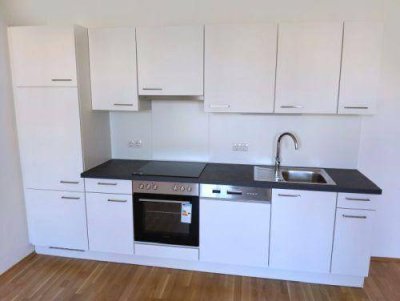 Erstbezug: Sanierte 3 ZIMMER-Wohnung, neue Einbauküche, neue Sanitäranlagen (Bad + WC), WG-tauglich!