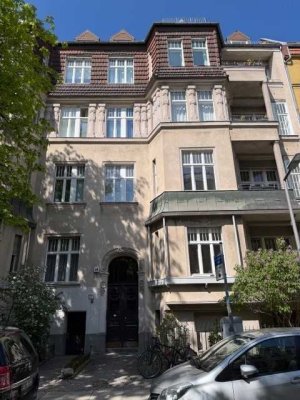 “Haus im Haus” im sanierten Altbau in Friedenau - Wohnen und Arbeiten über 2 Etagen mit Terrasse