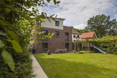 TRAUMHAUS MIT GROSSEM & SONNIGEN GARTEN