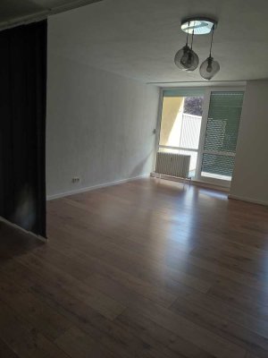 1-Zimmer Wohnung mit Balkon im Hochparterre  in Straubing Kernstadt