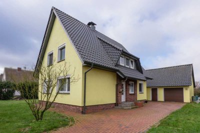 Einfamilienhaus mit Garage in Bahrenborstel zu verkaufen!
