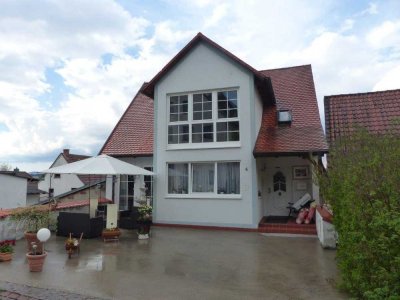 Wohnung mit 5 Zimmern, Balkon, EBK zentrale Lage in Nüdlingen