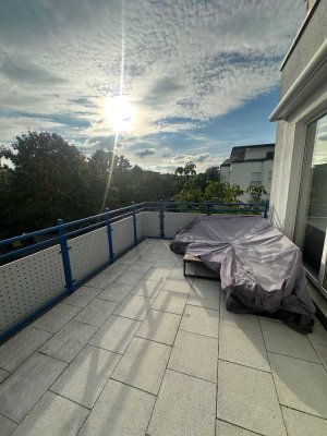 Helle 2-Zimmer Wohnung mit großem Balkon in Köln-Weiden