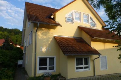 *TRAUMWOHNUNG* Helle 3-Zimmer-Maisonette-Wohnung mit Terrasse in Schorndorf-Miedelsbach