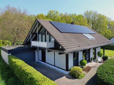 / Stil & Raum: Außergewöhnliches Architektenhaus mit Gartenoase!