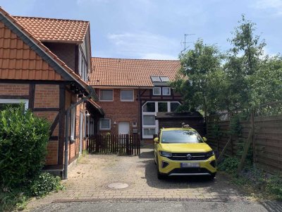 1992 errichtete Maisonette-Wohnung mit Terrasse und Stellplatz