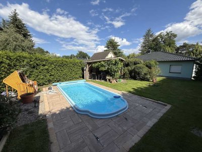 Luxuriöses Einfamilienhaus mit Pool, Kamin & Designküche – in Toplage Rangsdorf zu vermieten