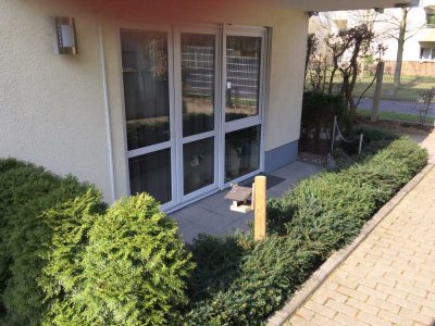 Am Schwanenteich! Top gepflegte 2-Zimmer-Wohnung mit Terrasse und EBK!