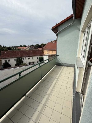 Schöne und vollständig renovierte 4-Raum-Dachgeschosswohnung mit Einbauküche in Zossen