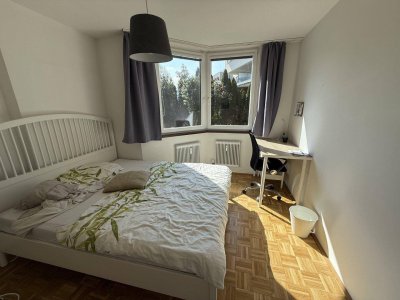 Schöne 4 Zimmer Wohnung zur Übernahme in Top Lage (WG-geeignet)