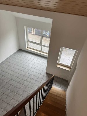 Wohnen auf Zeit: Frisch renovierte 4,5-Zimmer-Maisonette mit Balkon & Stellplatz in Willich