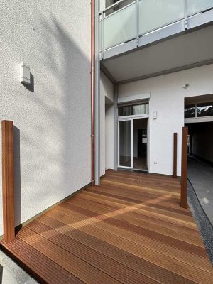 Kernsanierte 1,5 Zimmer Wohnung mit großer Holzterrasse zum Garten